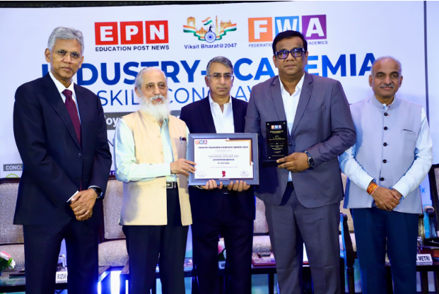 Dr Amit Gupta Honored With Visionary Leader Of Academic Excellence Award