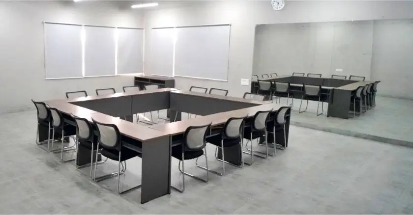 Modern discussion and meeting room with U-shaped seating arrangement at a top MBA college in Jaipur, designed for group activities, presentations and management training.