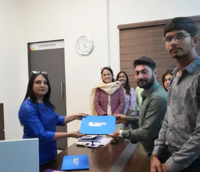 Narayana Business School and SMIT Foundation Sign MoU to Advance Social Responsibility and Experiential Learning 2 Dr Purvi Gupta with Jeet Parekh